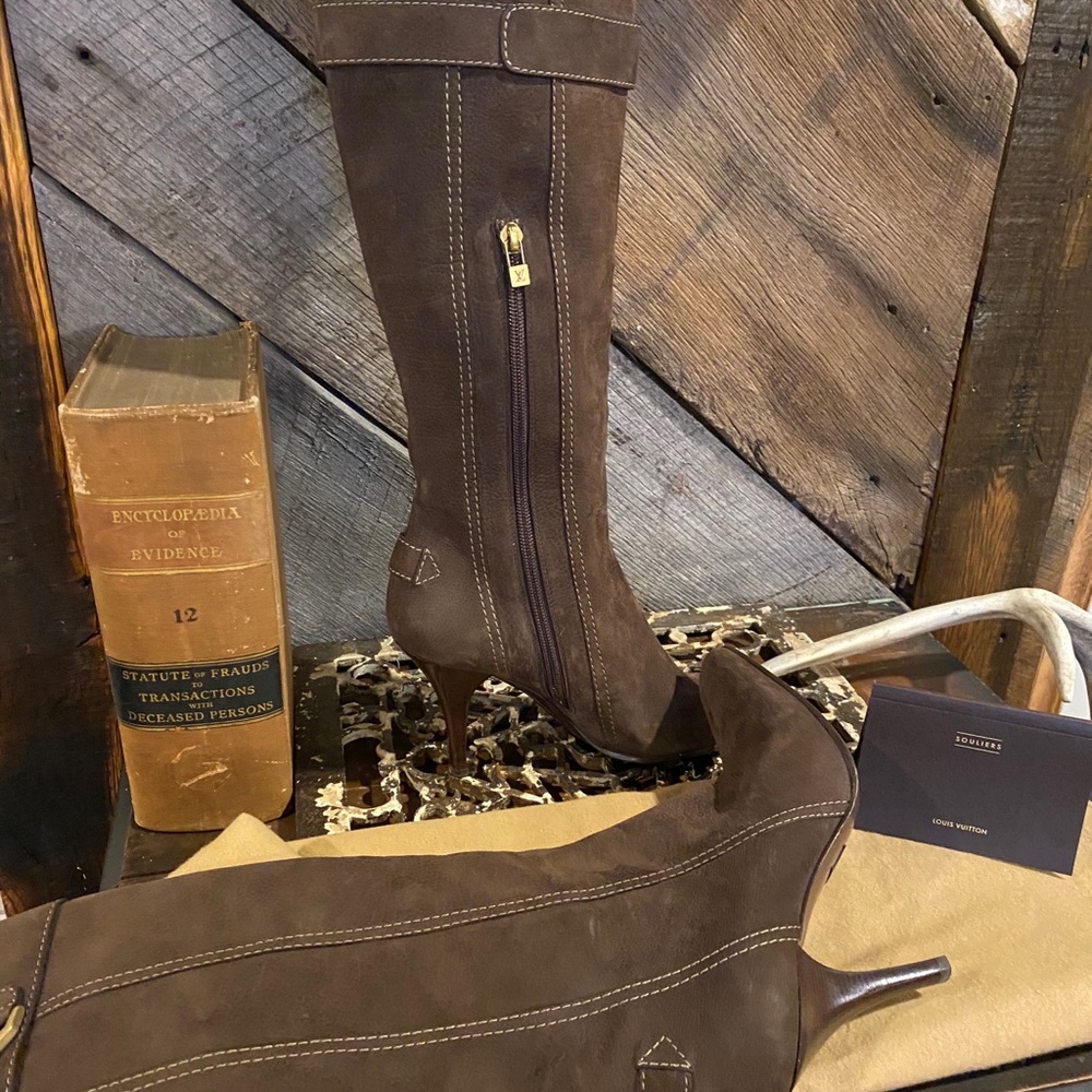 Louis Vuitton Brown Suede Boots - ✨Authentic - Picture 7 of 14